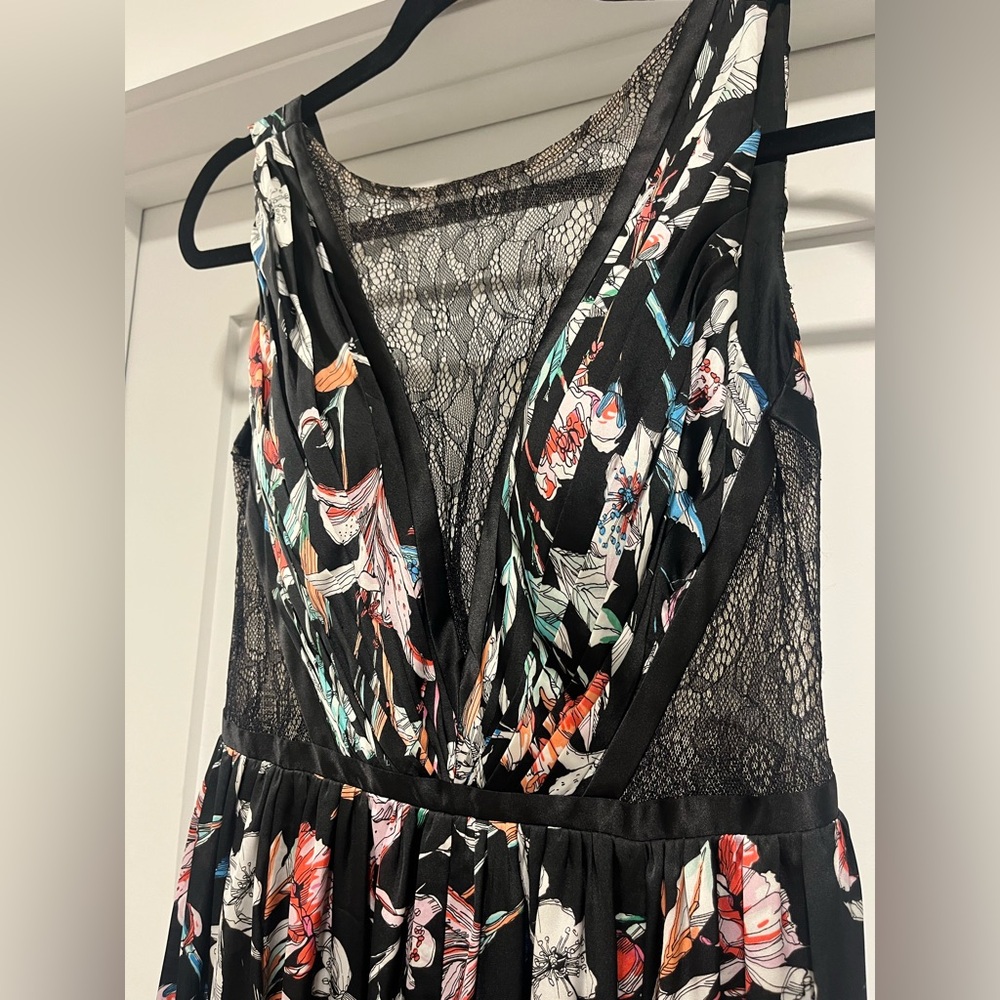 NWOT: Adrianna Papell floral and lace dress, Size 2 - Picture 7 of 11